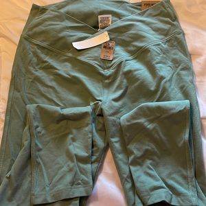 Victoria secrets PINK V crossover full length legging, size L, new with tags!